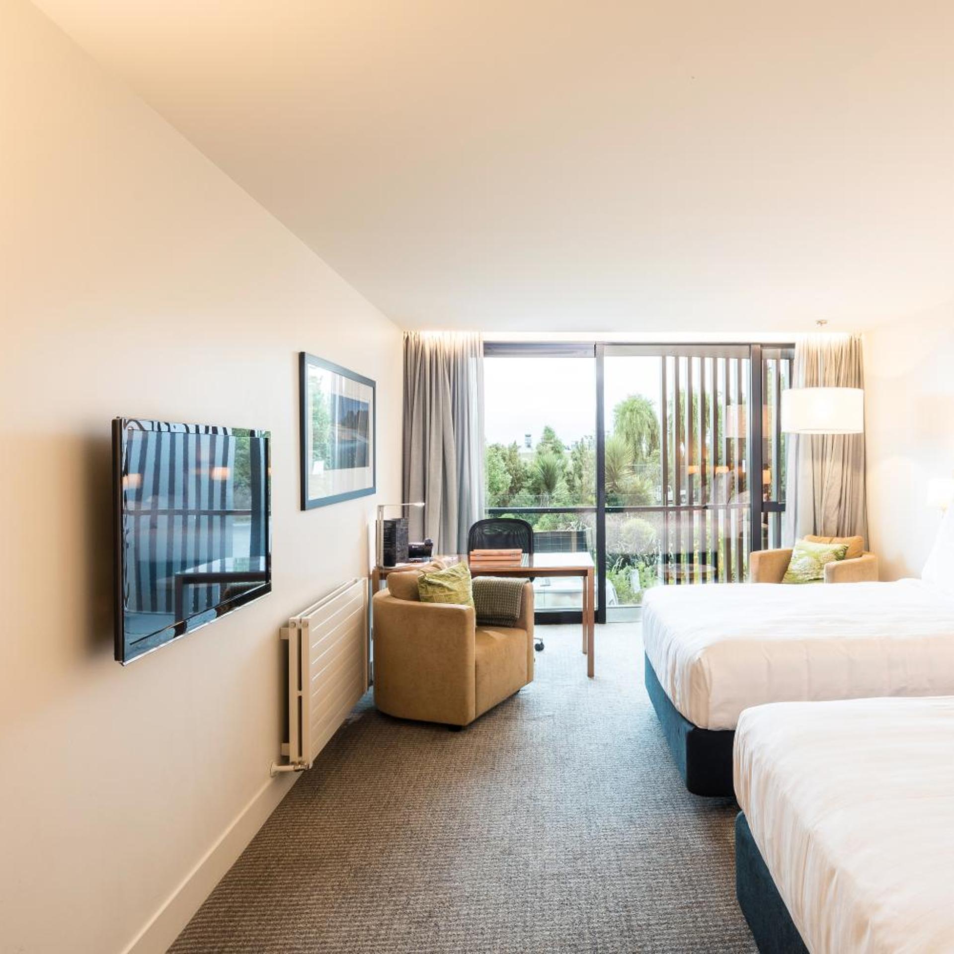 Room, 2 Queen Beds, Business Level