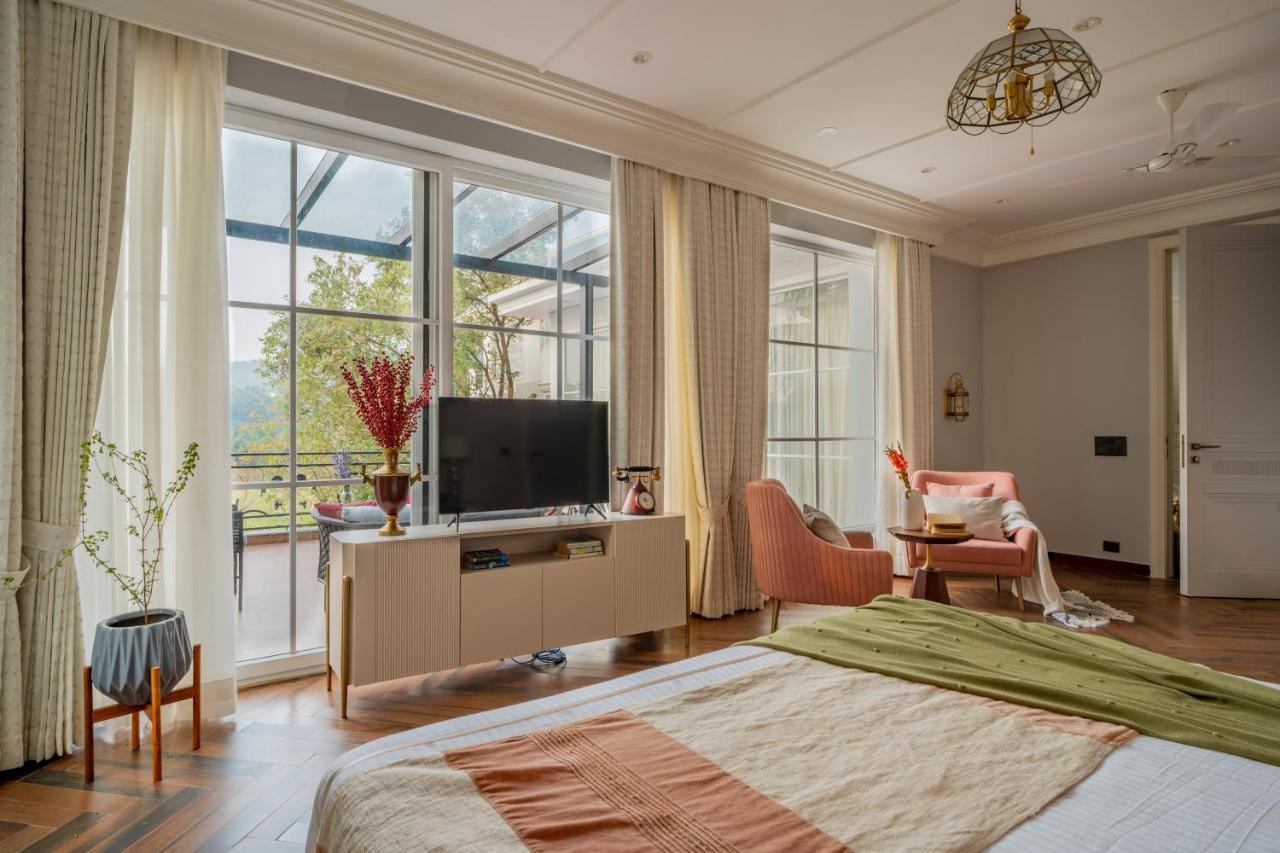 ELIVAAS Prive Suntuarios Casa Ikkebana 4 BHK With Jacuzzi, Pvt Pool and Bar 44/54