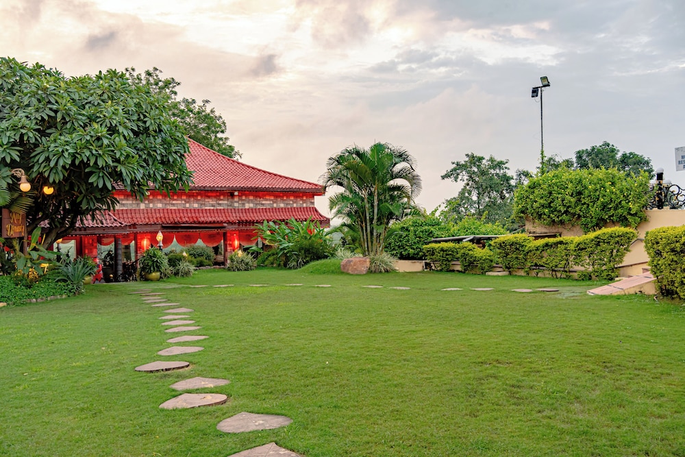 Noor Us Sabah Palace 42/45