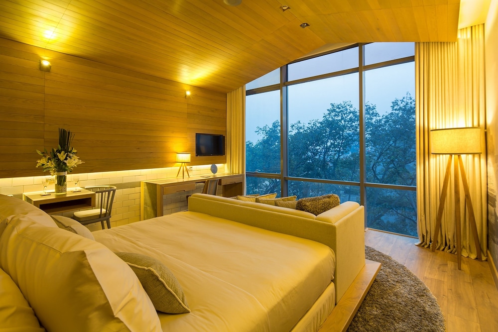 Fusion Suites Saigon 40/63