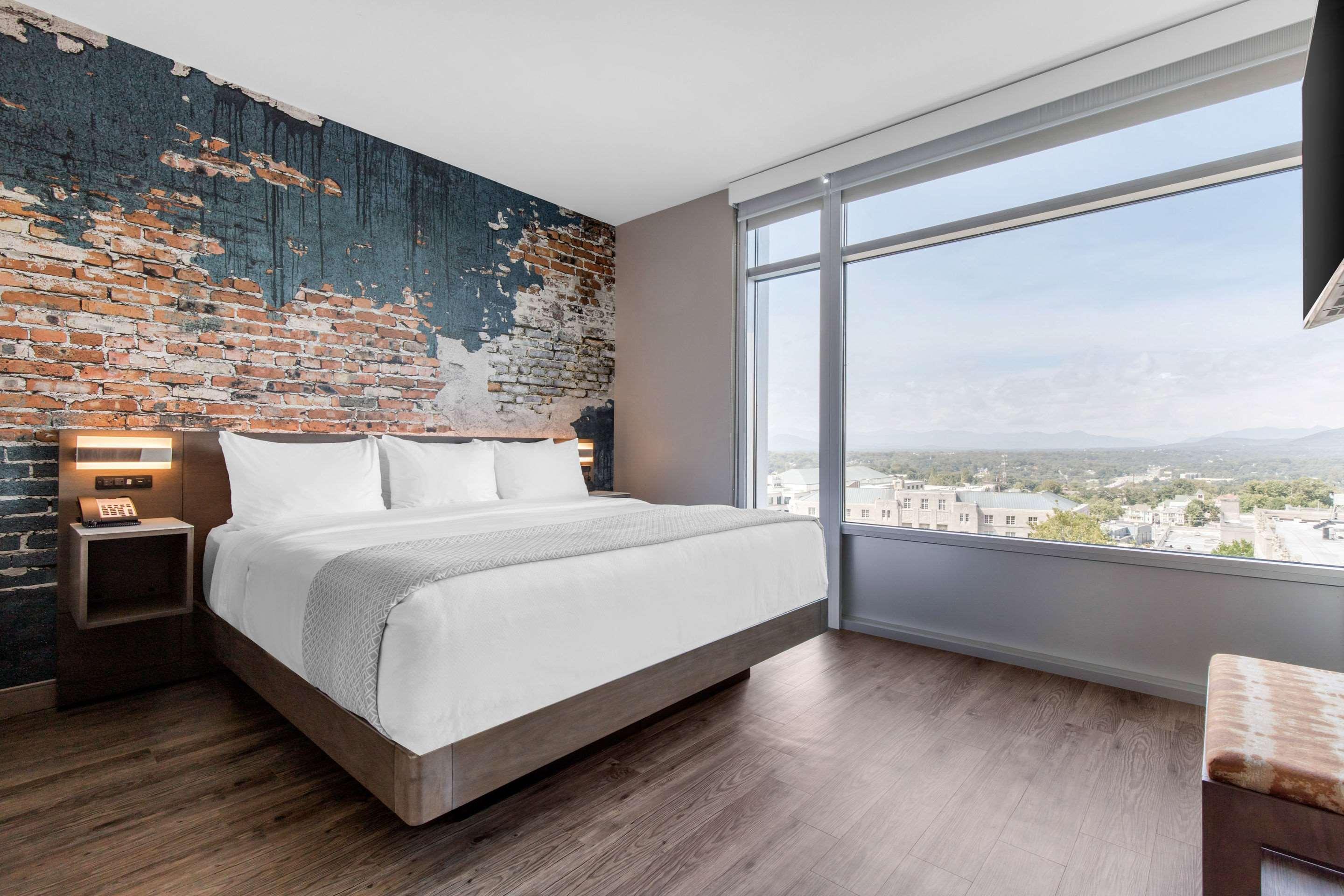 SUITE, 2 KING BEDS