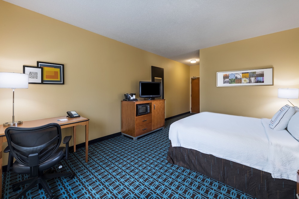 ROOM, QUEEN BED