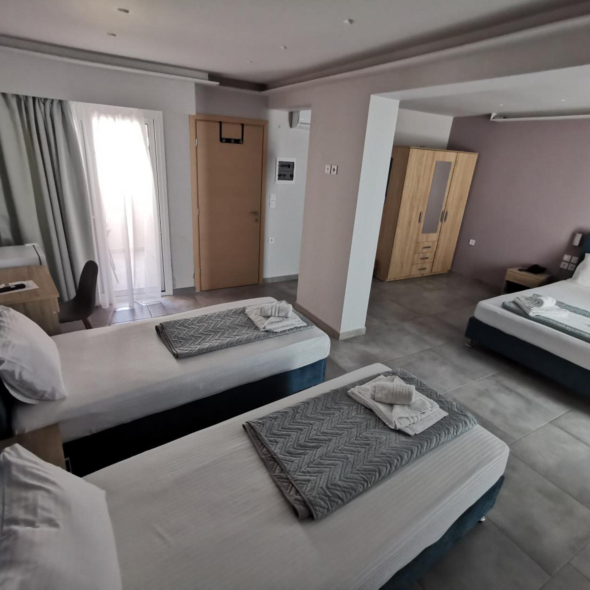 Three Island View Hotel 75/103