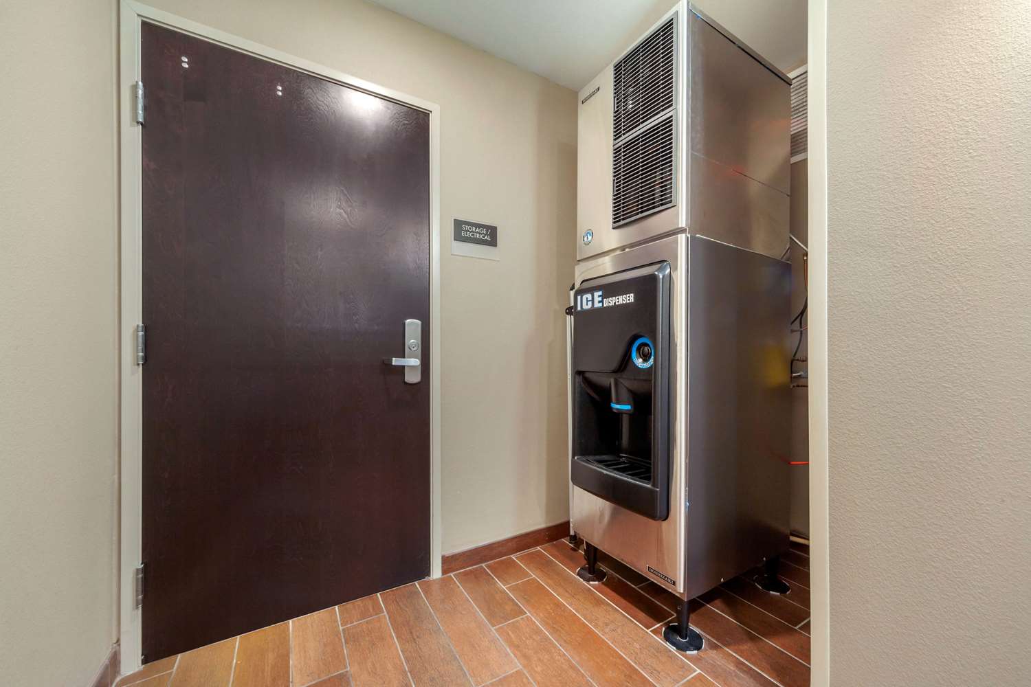 MAINSTAY SUITES UNIVERSITY photo2
