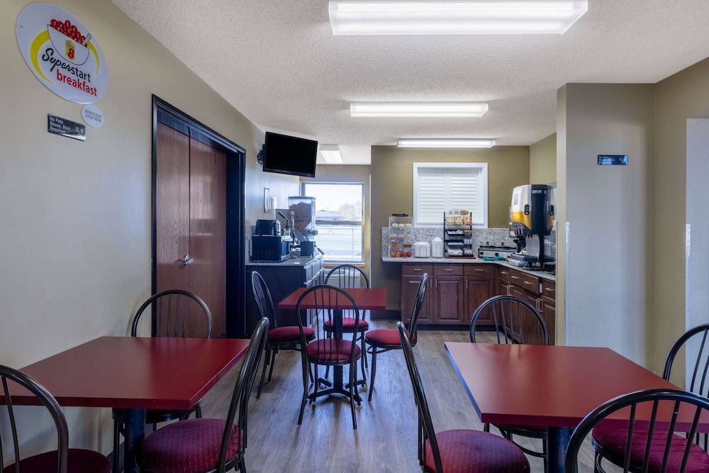 Super 8 by Wyndham Nixa/Springfield Area 28/39