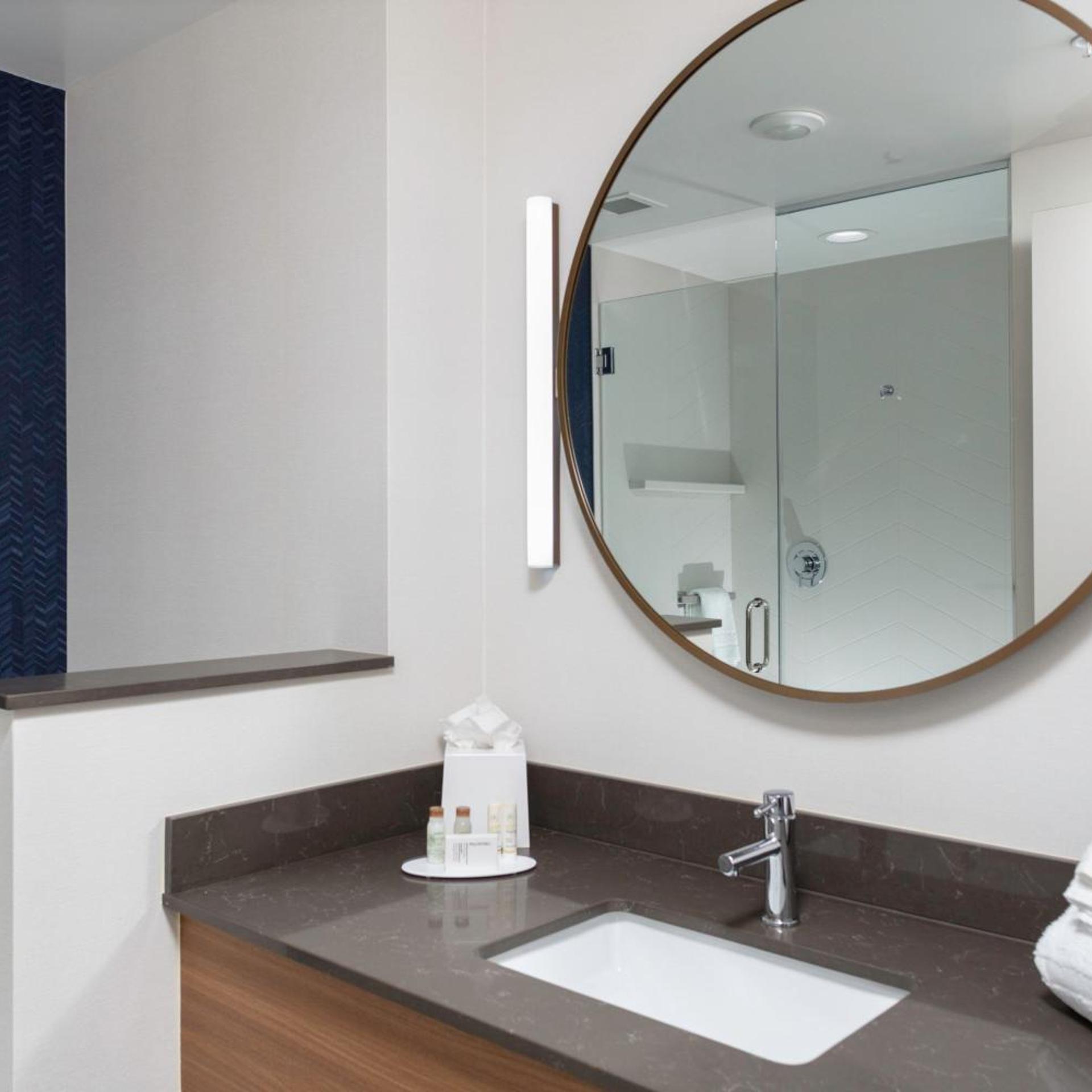 جناح بسريرين كوين مع أريكة بحوض استحمام لذوي الإعاقة، Fairfield Inn & Suites by Marriott Atlanta Marietta 2/2