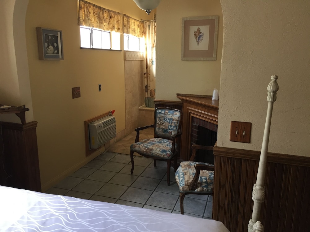 Seacrest Inn 39/42