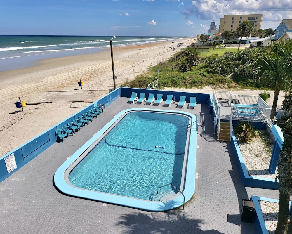 Chateau Mar Beach Resort 28/47