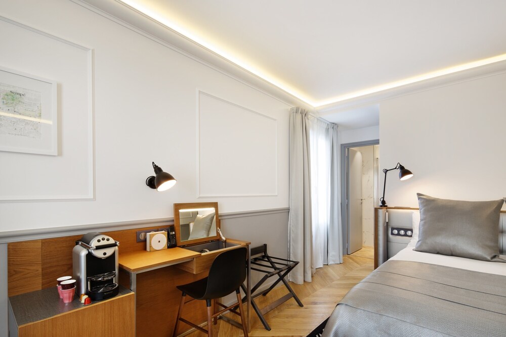 Hotel Petit Lafayette 20/50
