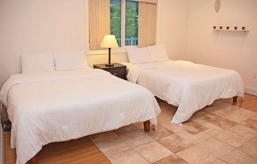 Longliner Lodge and Suites 23/41