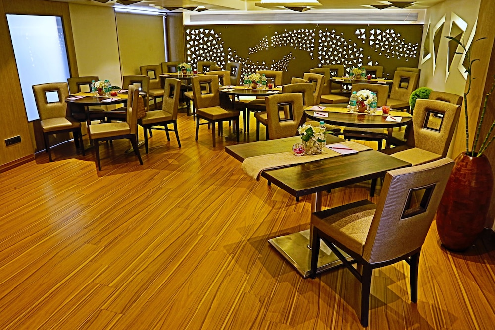Oriental Residency Hotel 39/49