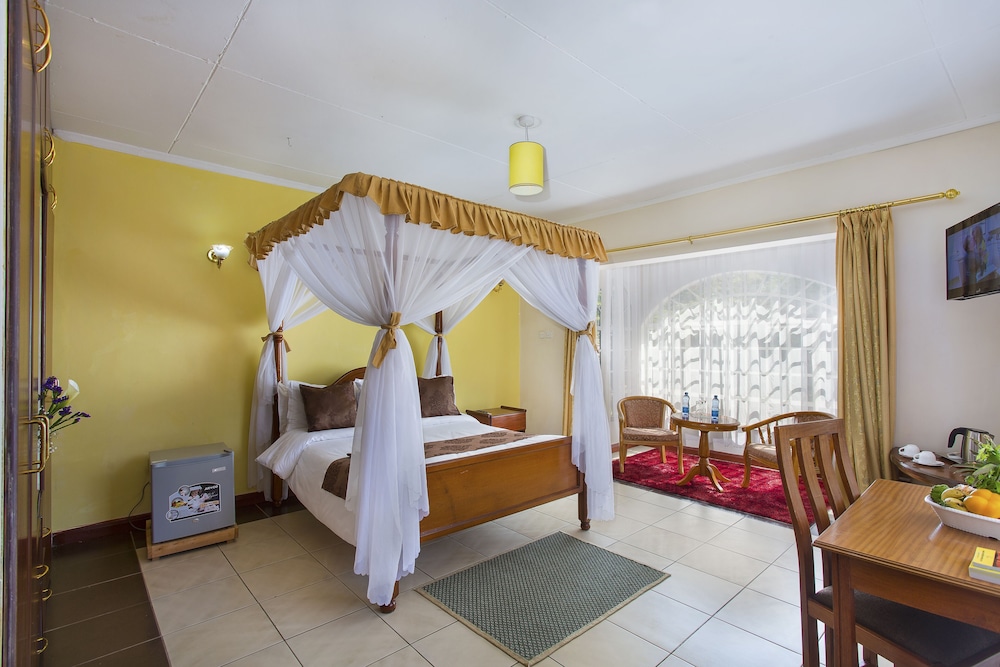 Convent International Hotel 7/30