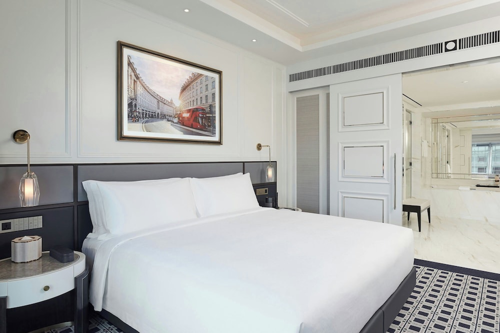 1 Bedroom, Grand, Henry, Suite, King Bed, City View