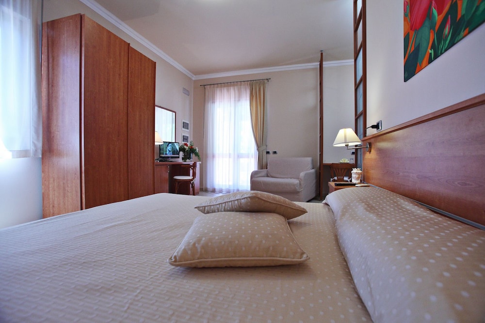 1 BEDROOM, APARTMENT