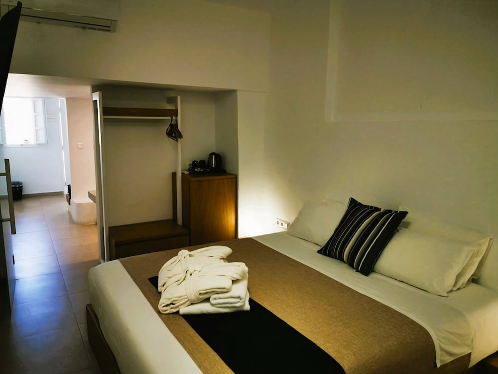 Muses Cycladic Suites 34/80