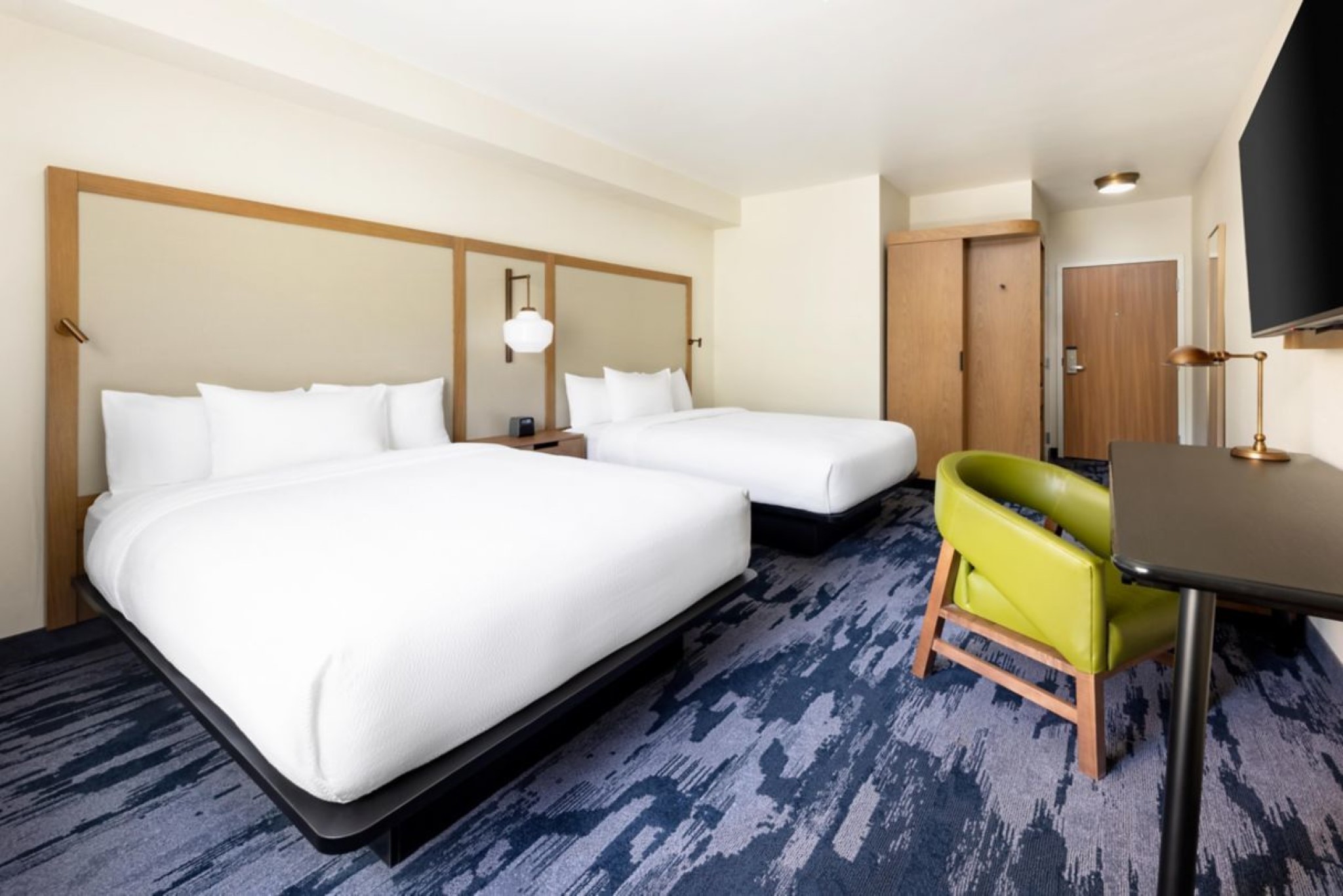 Standard, 1 King or 2 Queen Beds