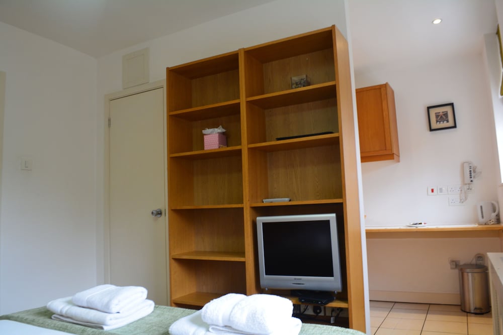 Studios 2 Let North Gower 46/75