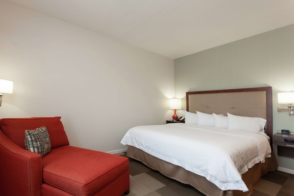 Hampton Inn Suites Deland 16/77