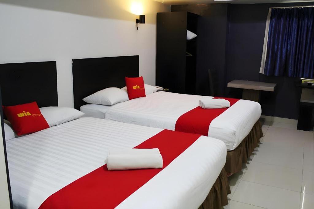 Win Hotel Blok M 13/33