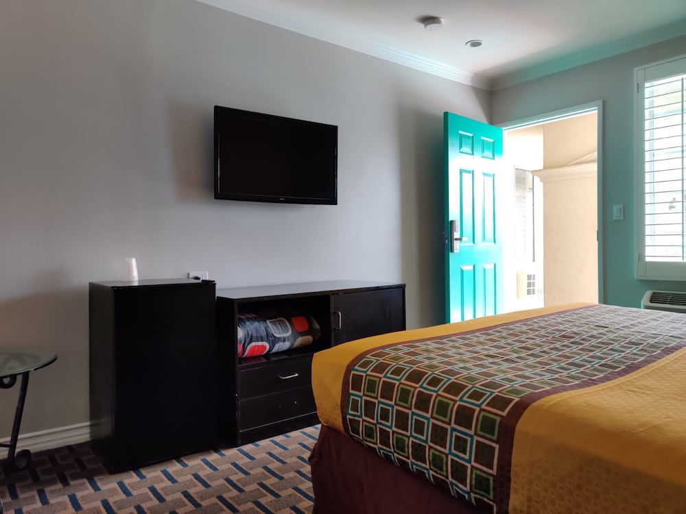 LYFE INN & SUITES by AGA - LAX Airport 22/60