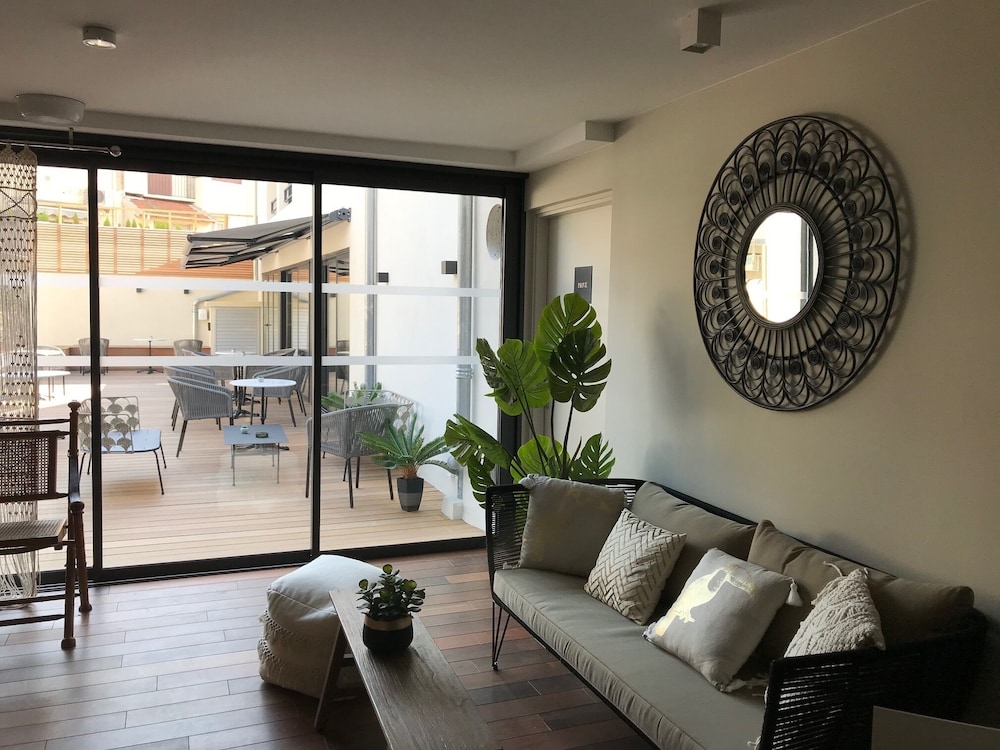 Hotel & Spa La Villa Port d Antibes 30/50
