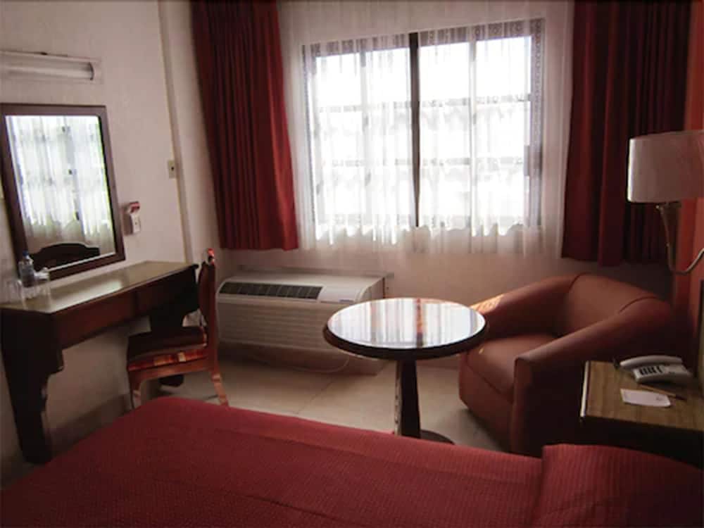 Hotel Baluarte 48/73