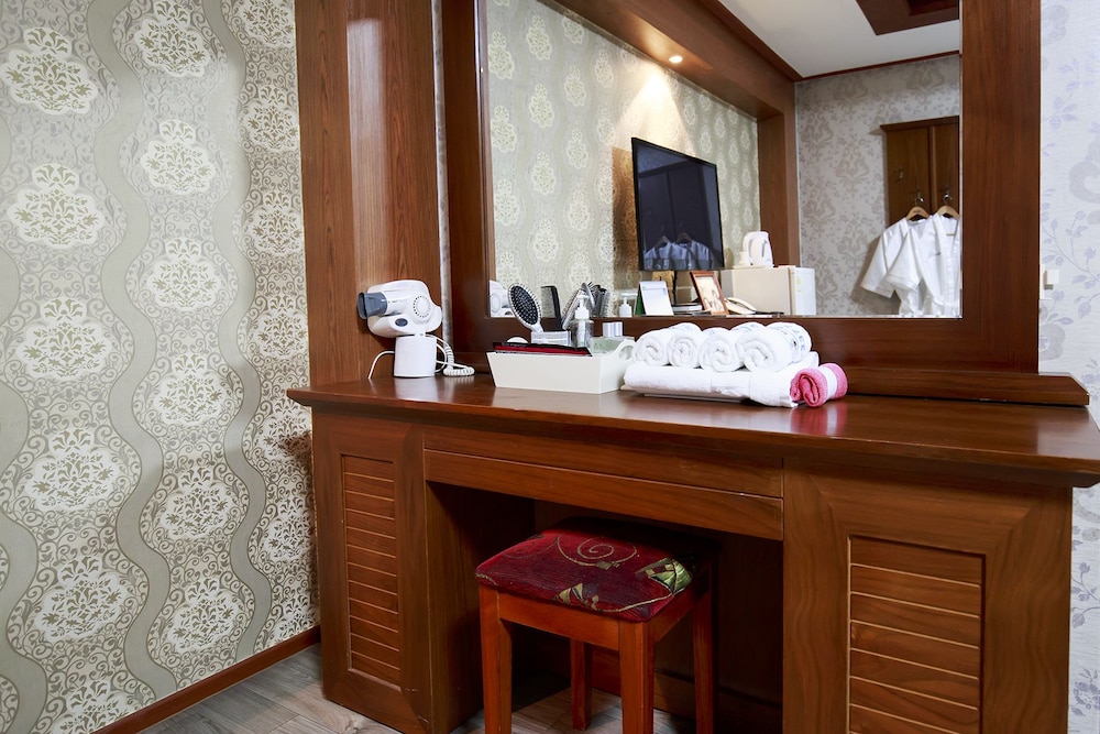 Galleria Hotel 55/56