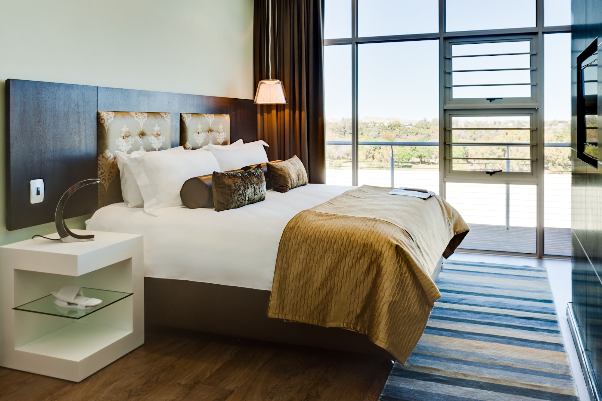 Suite, King Bed