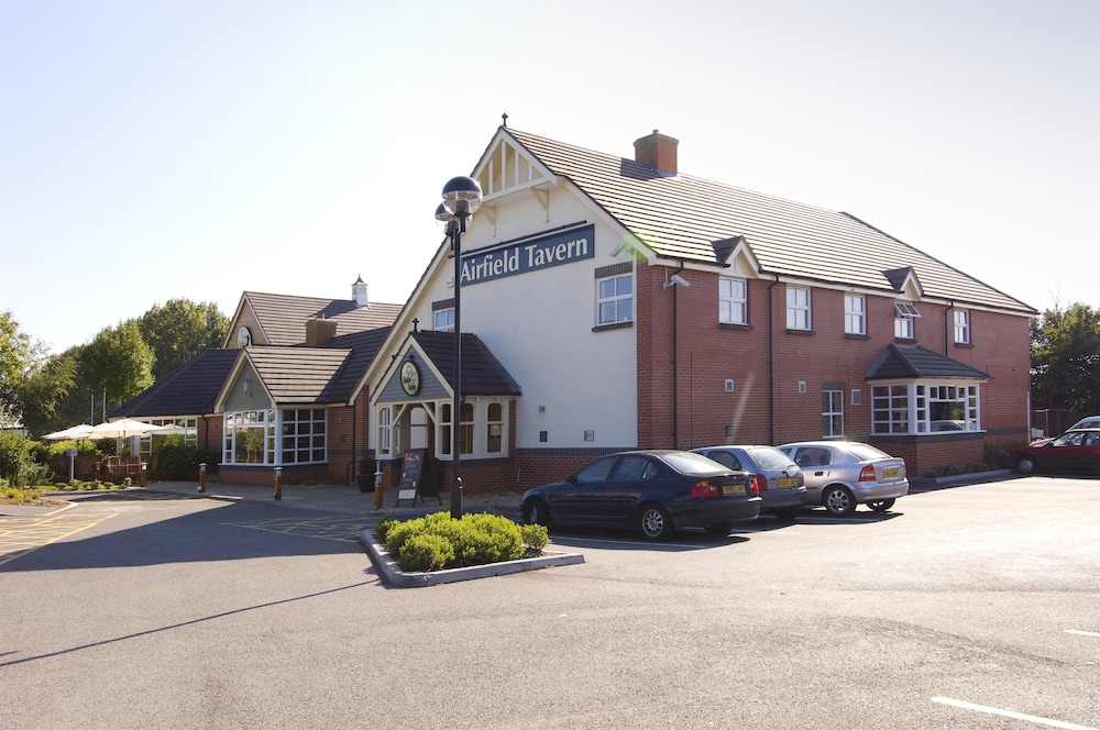 Premier Inn Yeovil Airfield 23/27