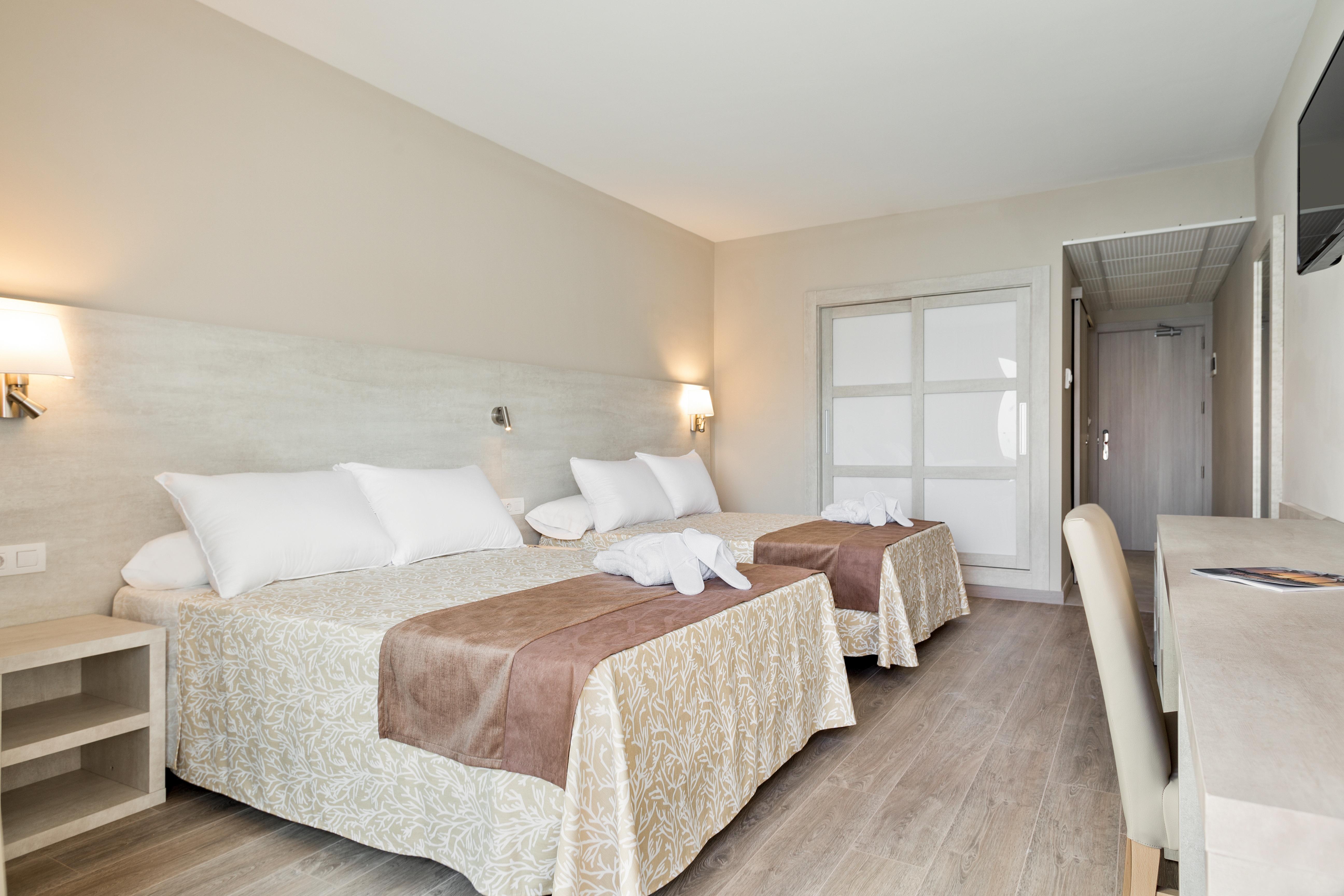 Standard, Double Bed, Balcony or Terrace