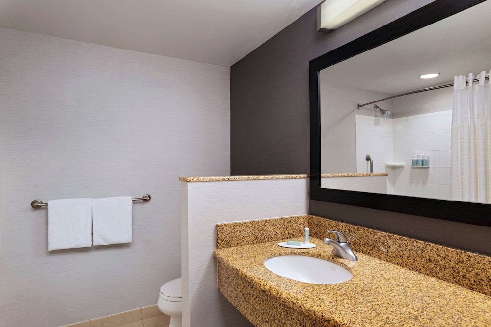 Courtyard Marriott Aksarben Village 48/50