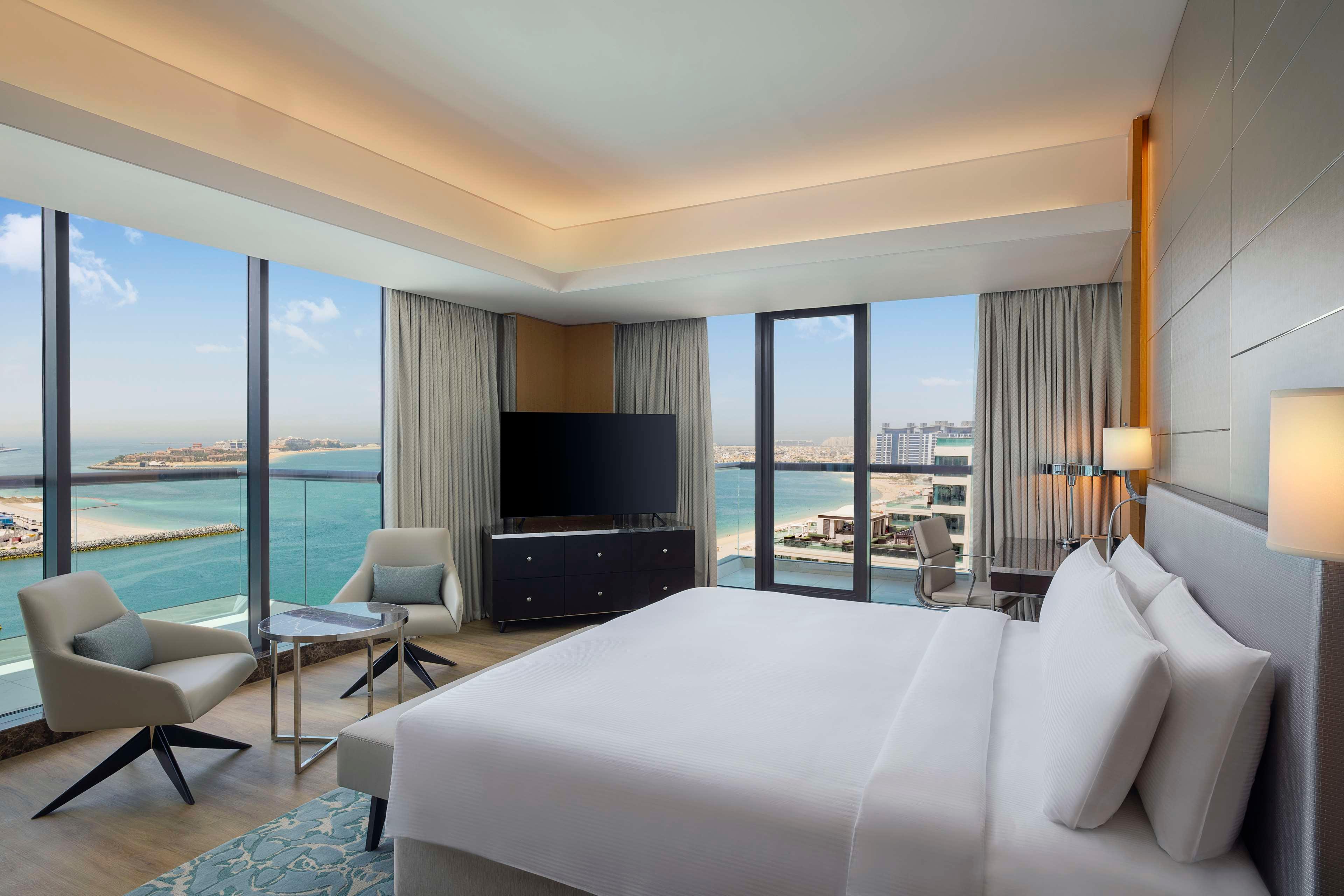 1 BEDROOM, SUITE, KING BED, SEA VIEW, BALCONY