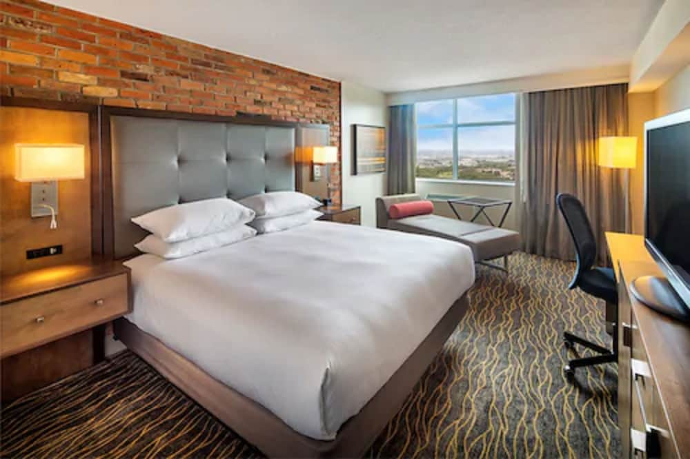Doubletree by Hilton Toronto Airport 12/47