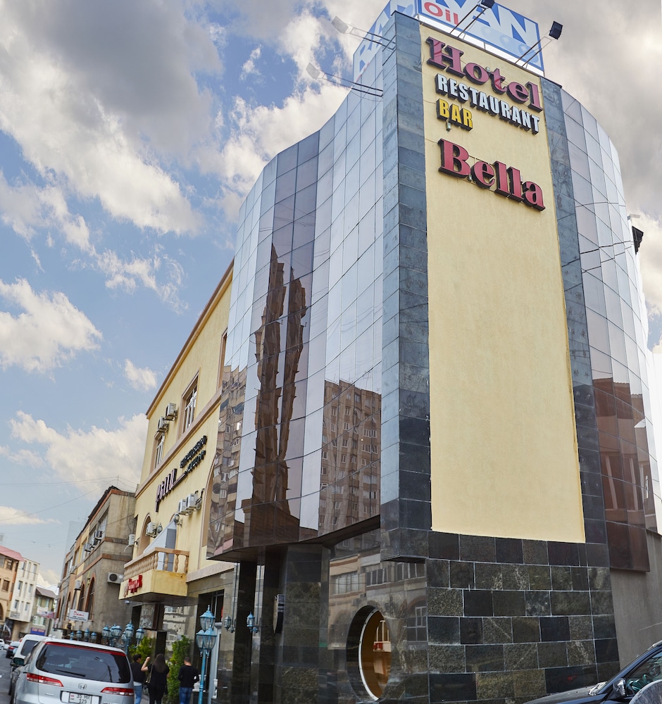Bella Hotel 2/50