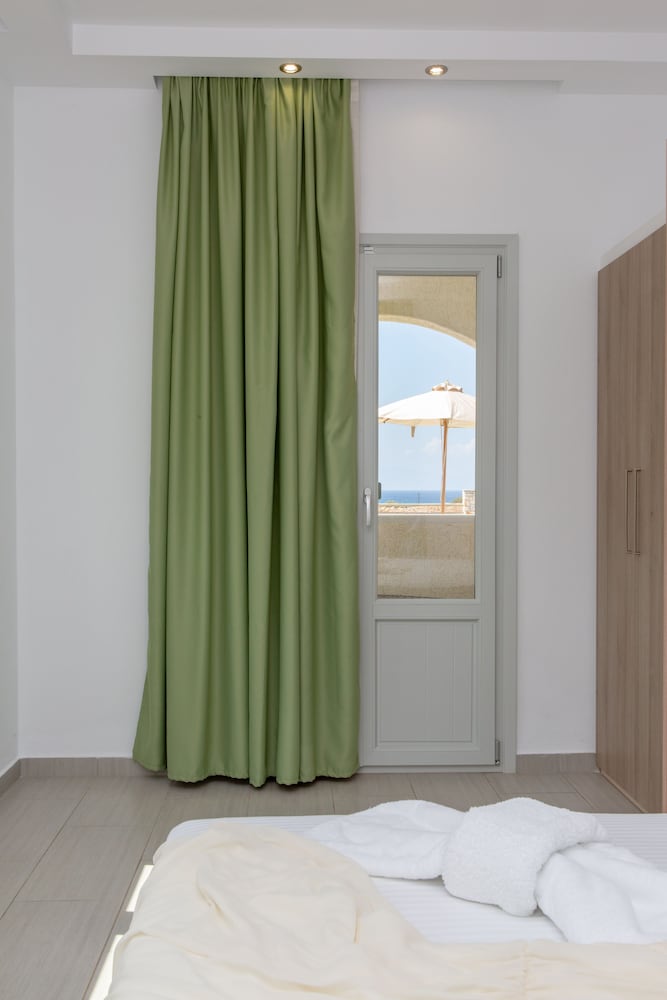 Sun and Moon Villas and Suites 24/72