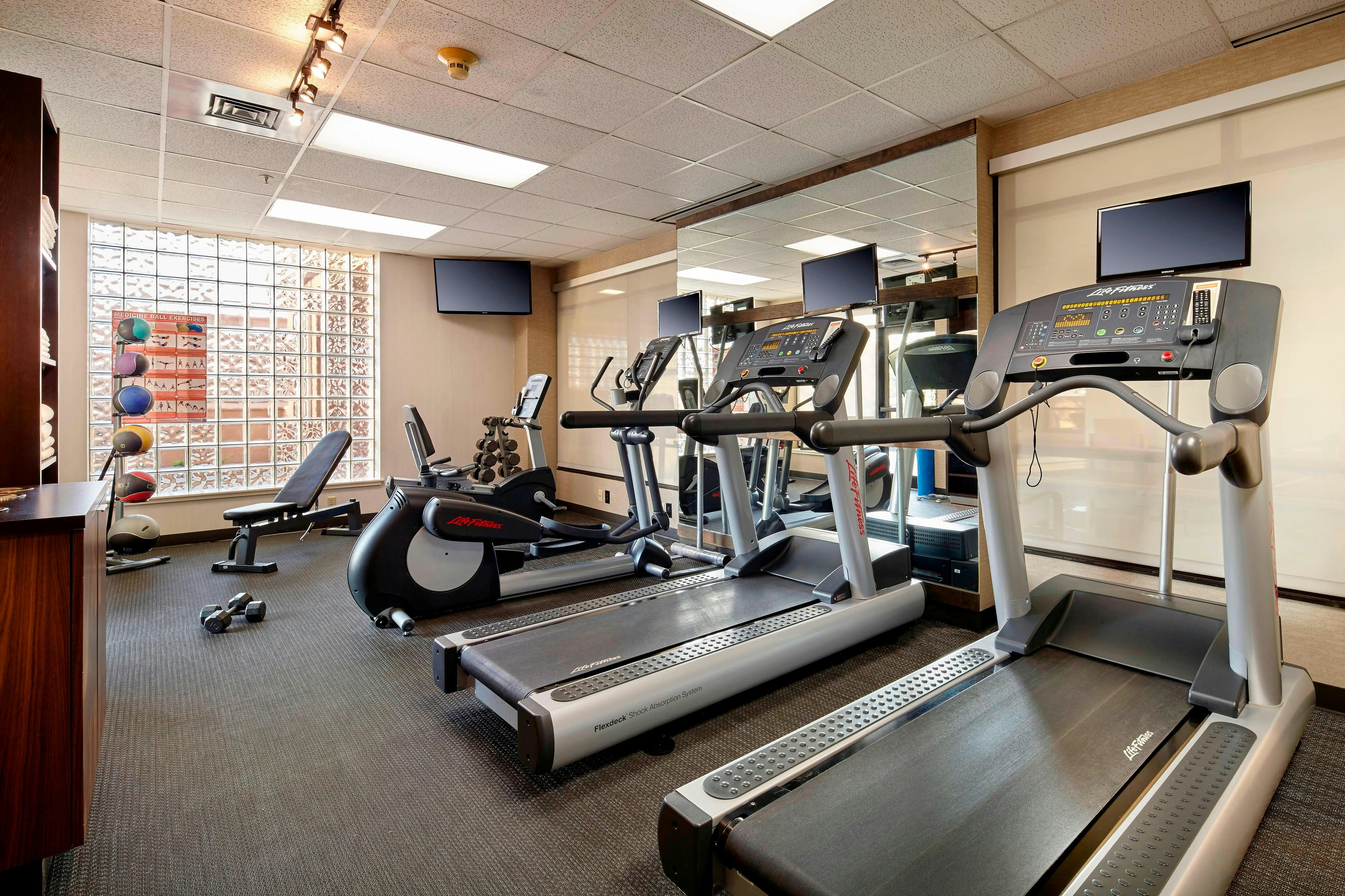 Courtyard By Marriott State College 20/39