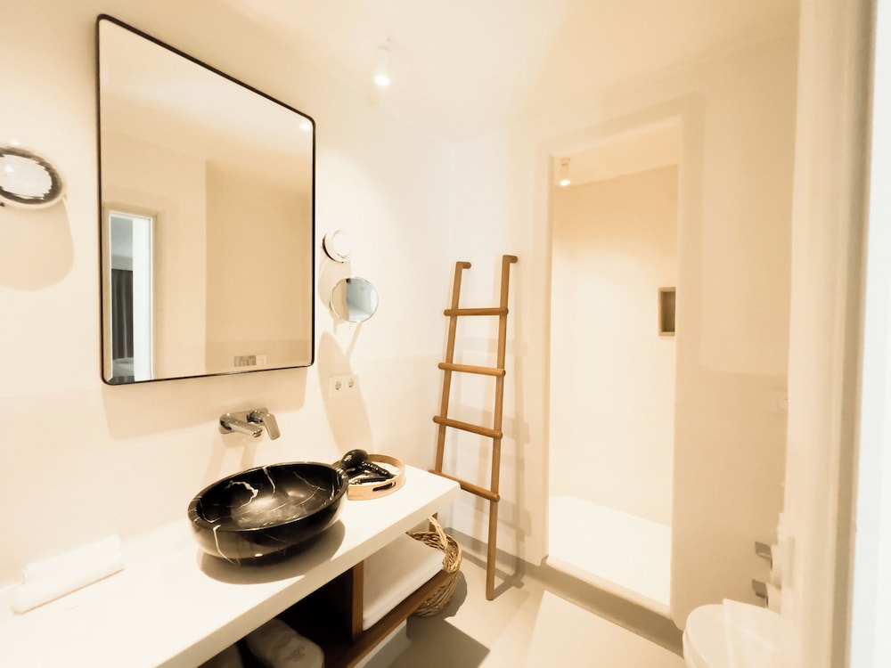 Pilos Suites 45/50