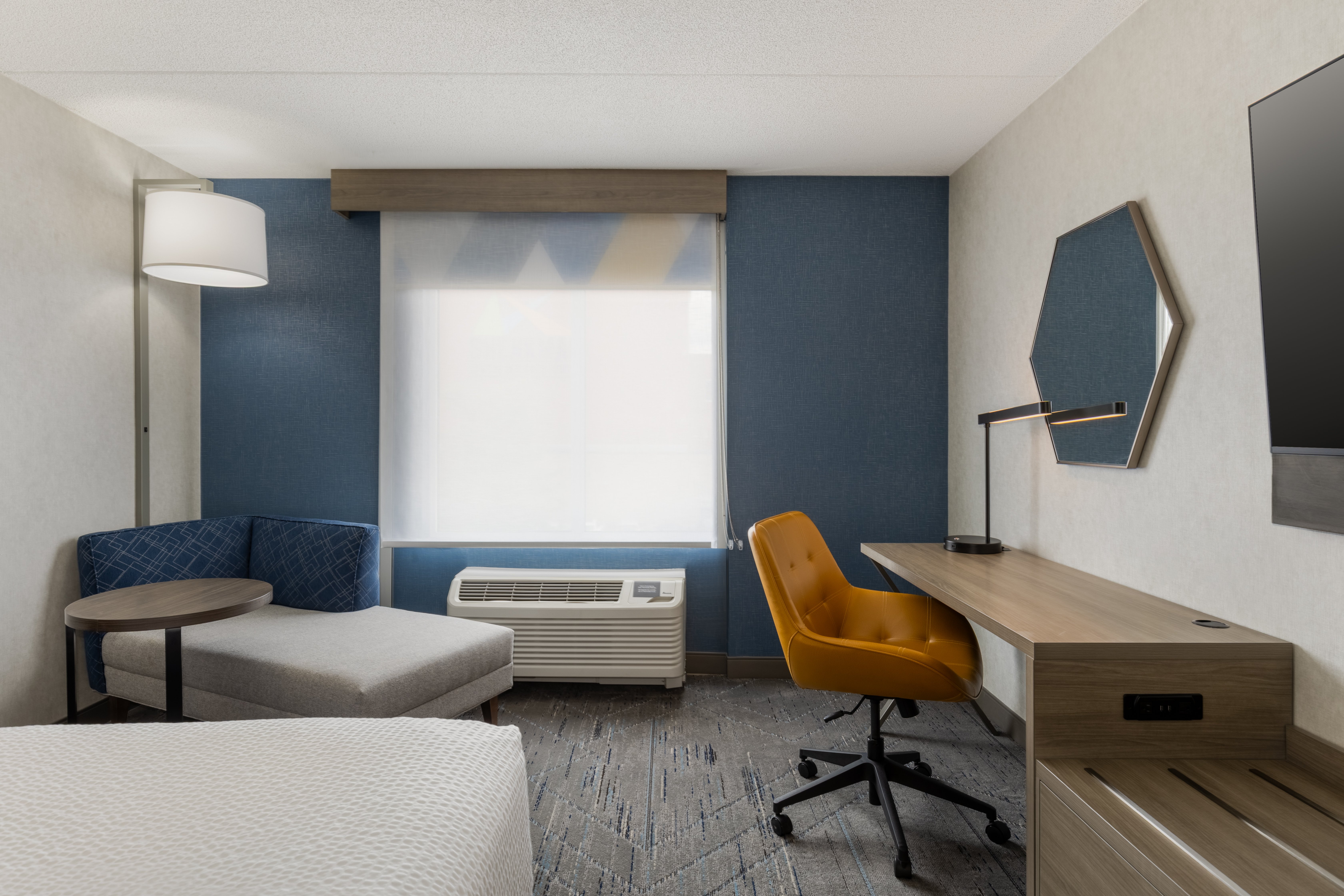 Holiday Inn Express And Suites Ottawa East Orleans 50/70
