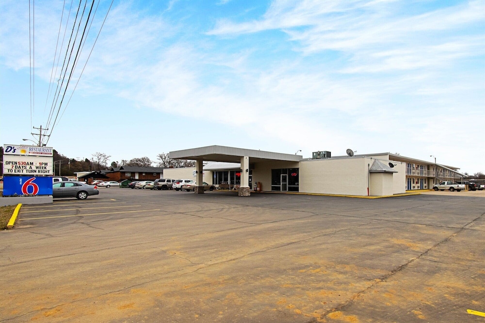 Motel6 Alma, AR 50/60