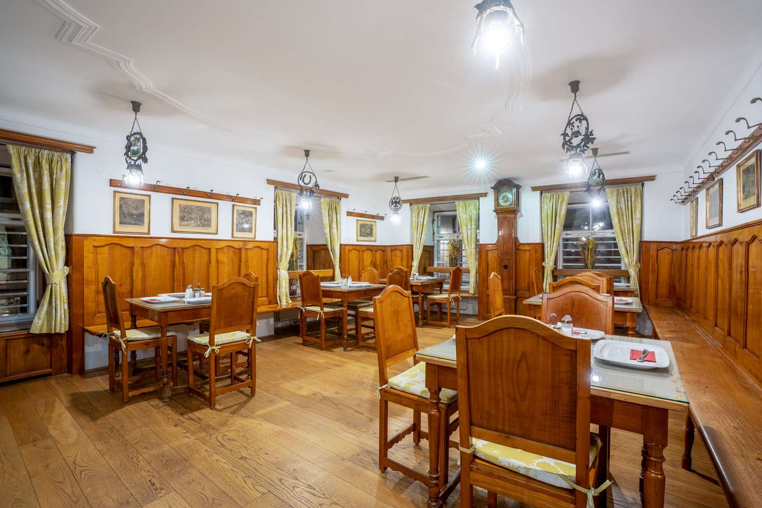 restaurant cafeteria