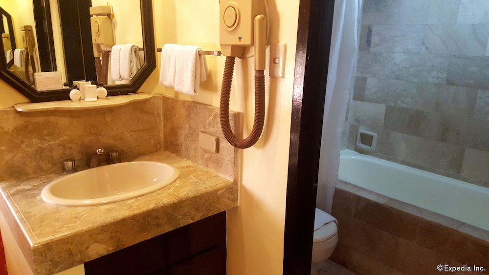 Lourdes Family Suites Makati powered by Cocotel 35/41