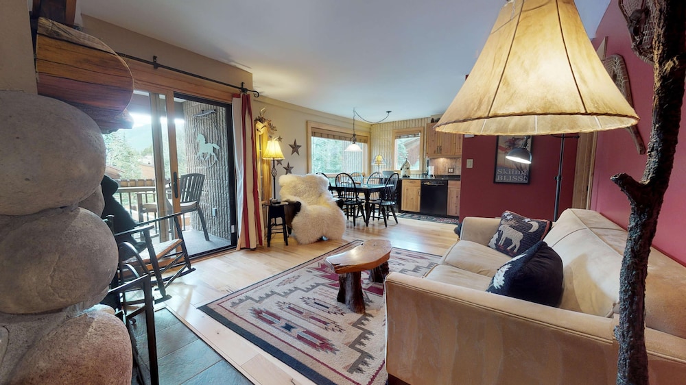 Vail 21 Condominiums 33/60