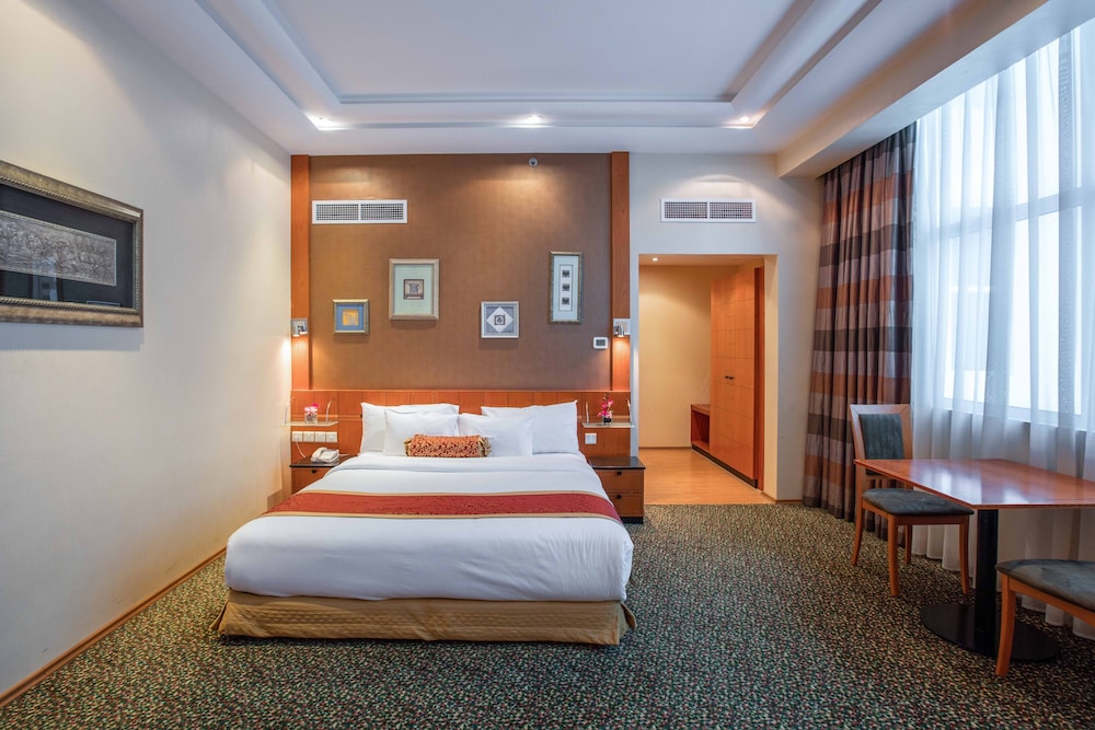 Gulf Court Hotel 10/50