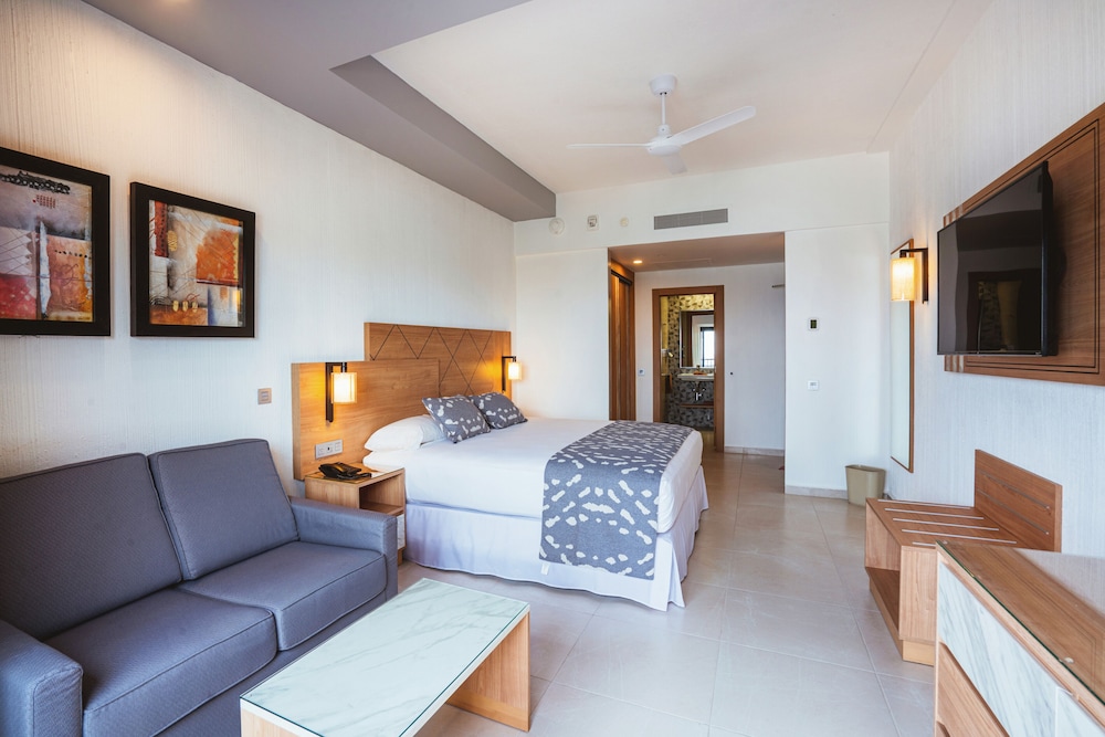 غرفة قياسية بسريرين مزدوجين بإطلالة على الحديقة، Hotel RIU Santa Fe 3/7