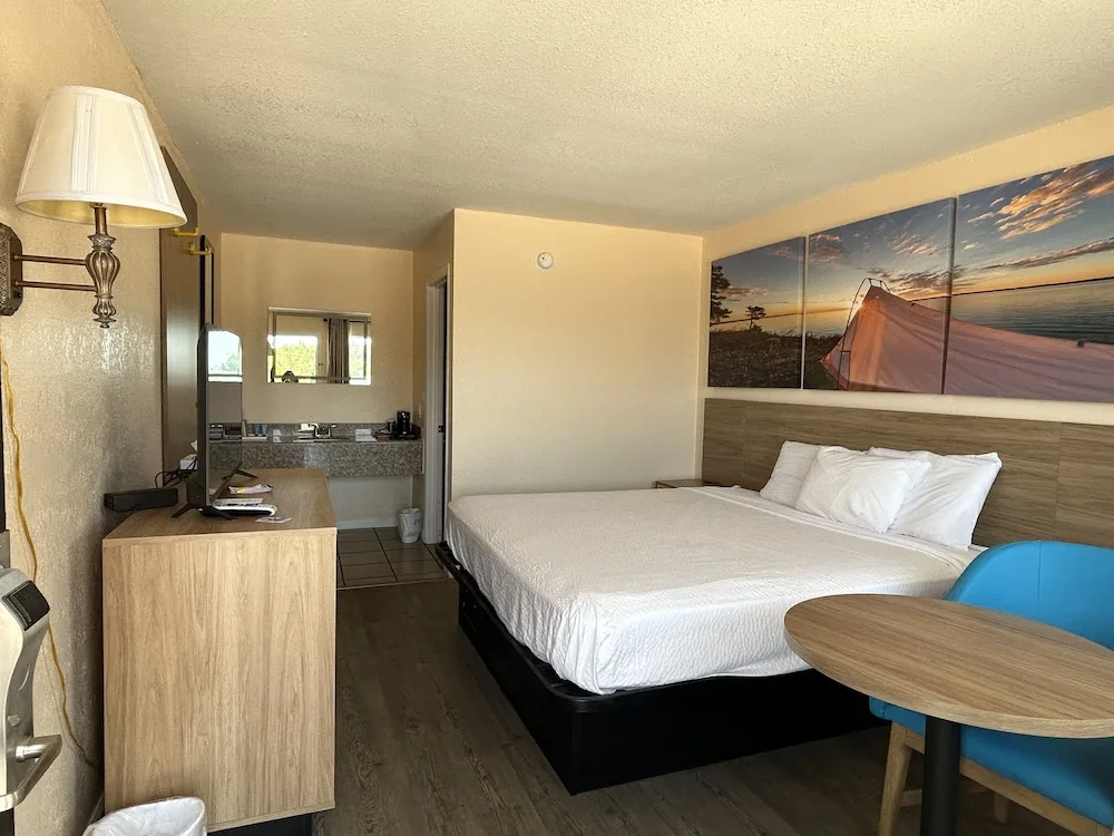 Days Inn by Wyndham Branson Near Theatre District 19/27