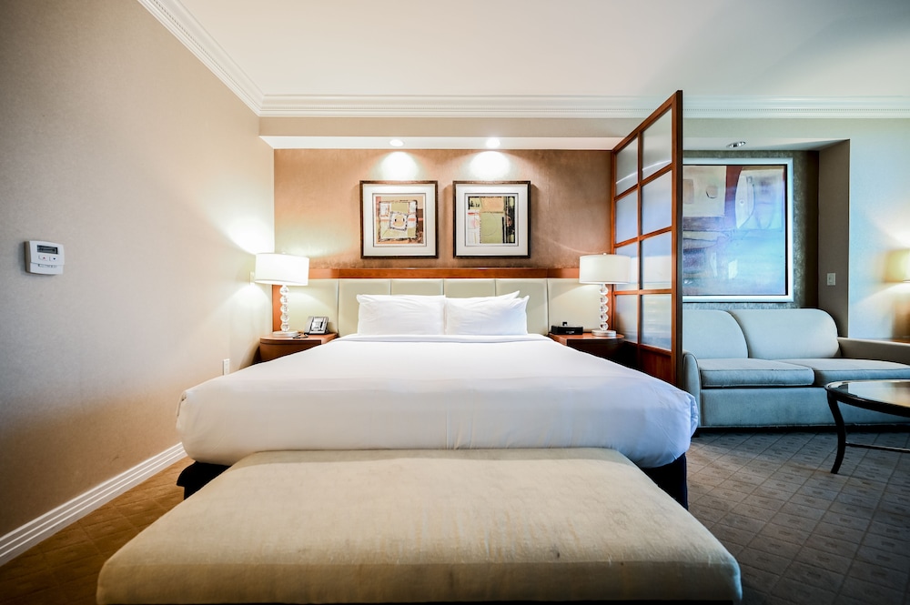 2 Bedrooms, 2 King Beds, Strip View, 2 Sofa, Balcony