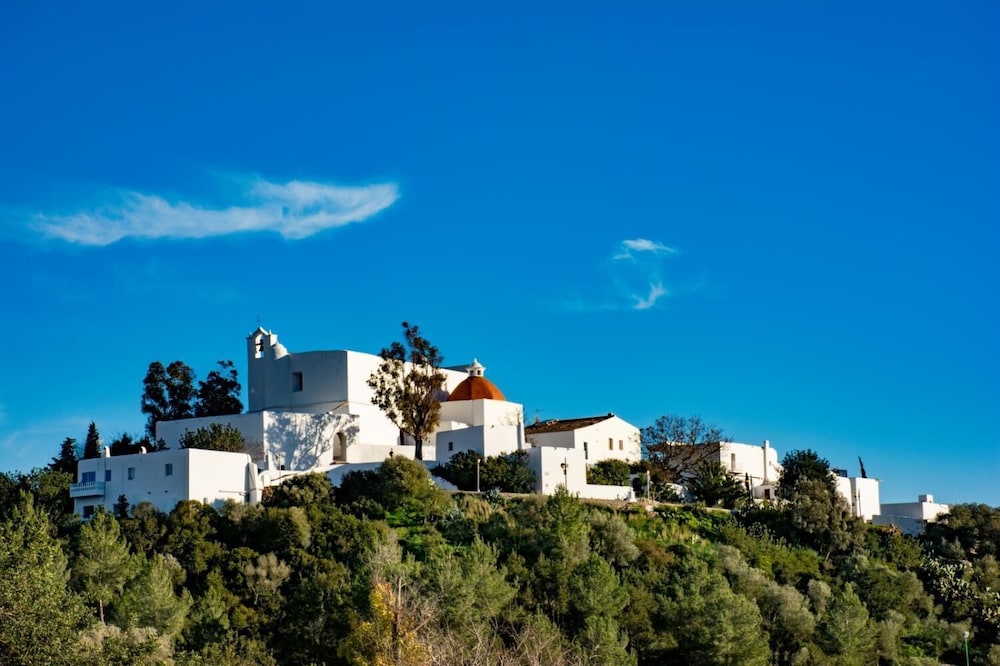 Santa Eulalia Hostal 37/44