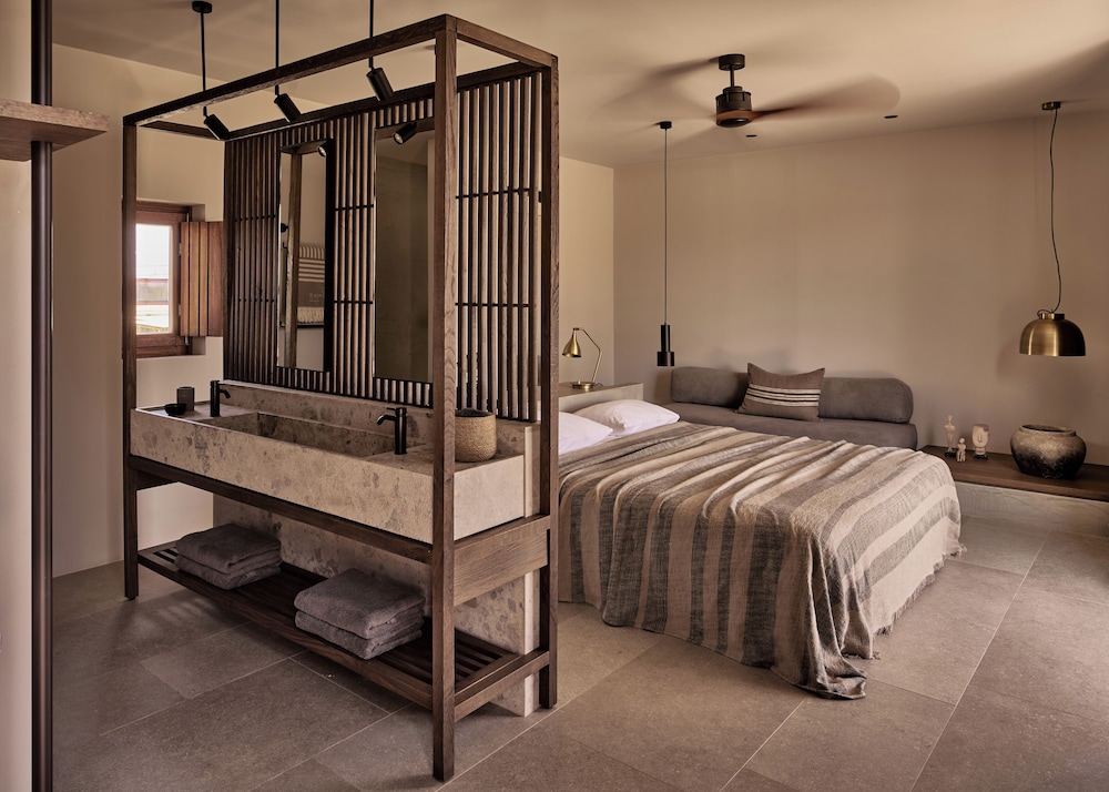 GRAND, JUNIOR SUITE, JETTED TUB