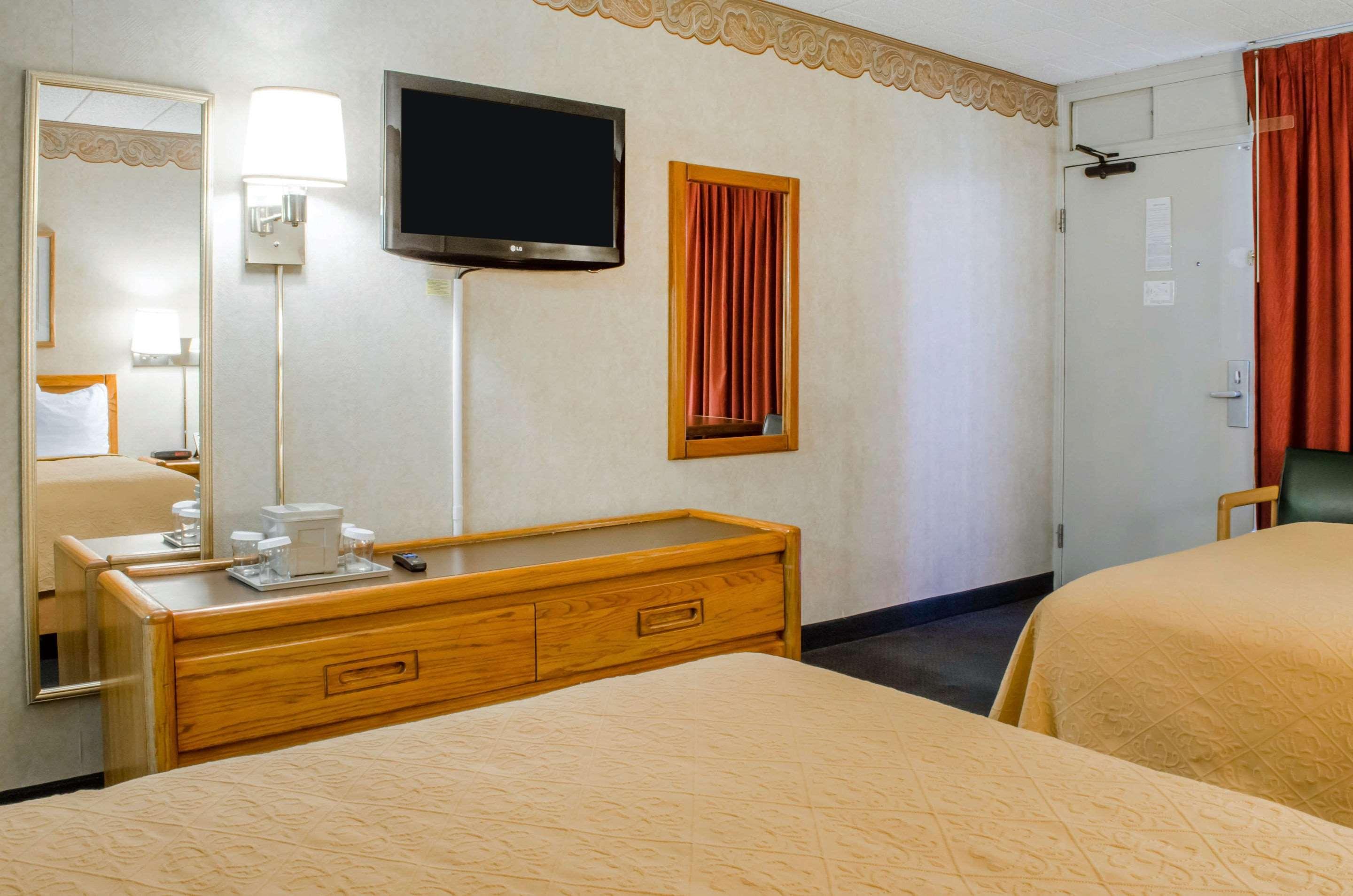 Quality Inn & Suites Burnham, PA 31/36
