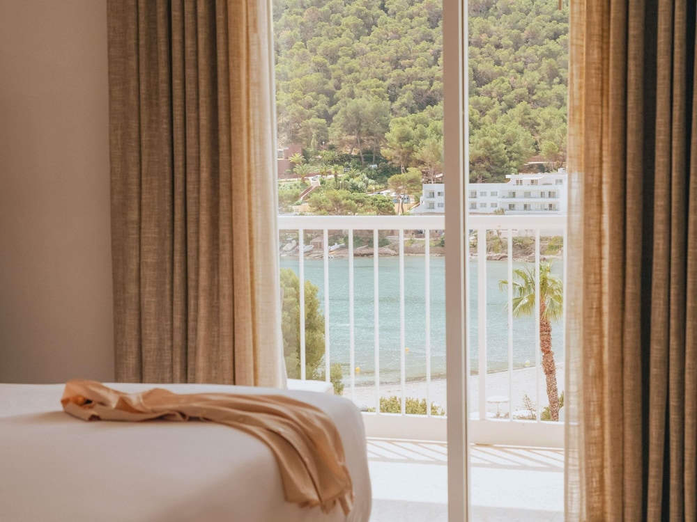 Platinum, Suite, King Bed, Sea Front, Sofa